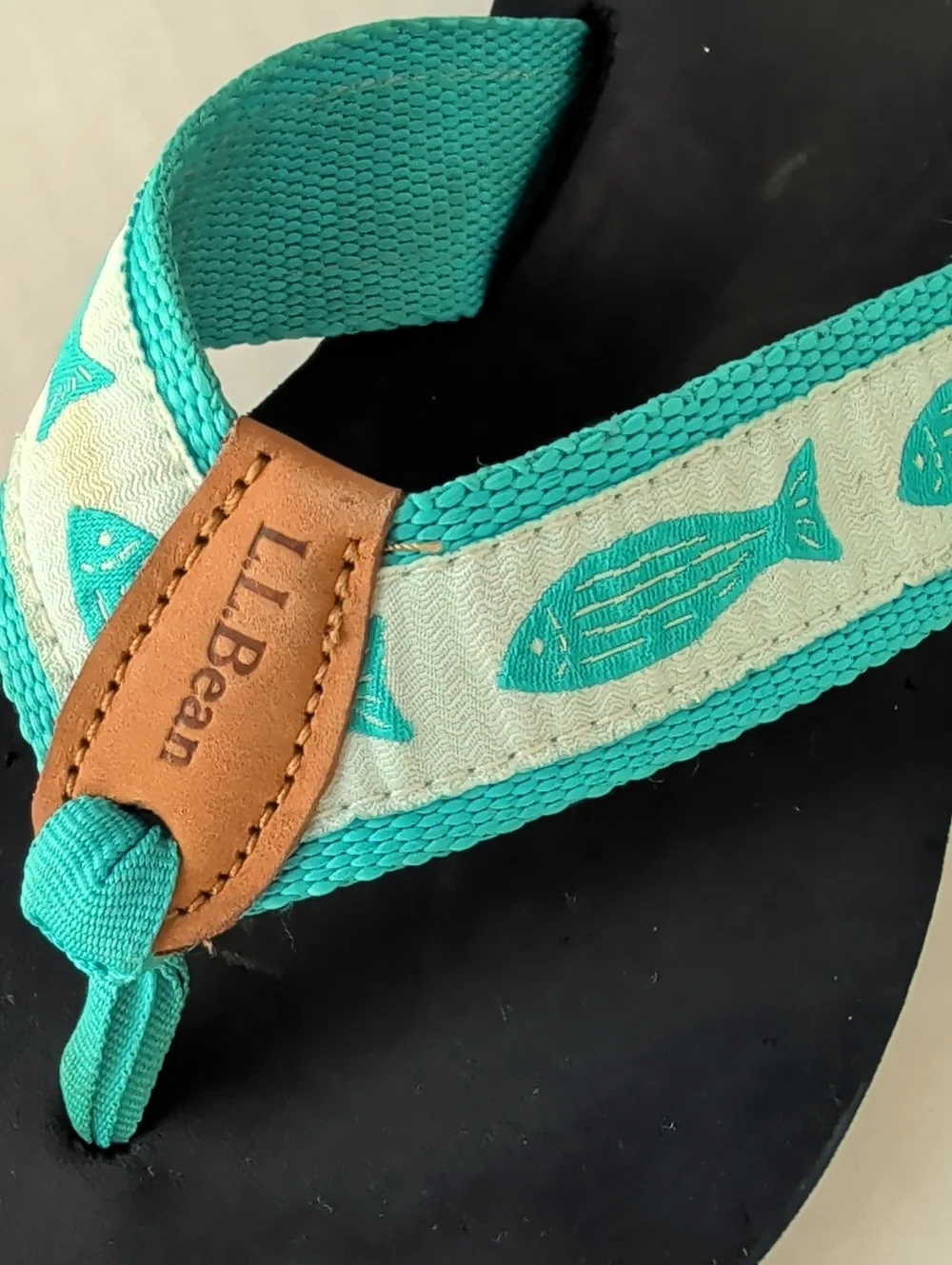L.L. Bean Original Maine Isle Flip Flops Sandals 6M Aqua Fish Motif
